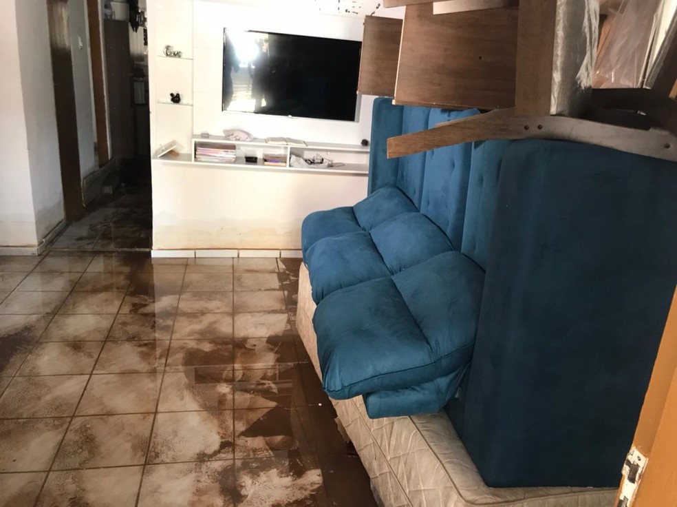 Casa na Rua do Garimpo, em Pajuçara, também sofreu com chuva em Natal — Foto: Geraldo Jerônimo/Inter TV Cabugi