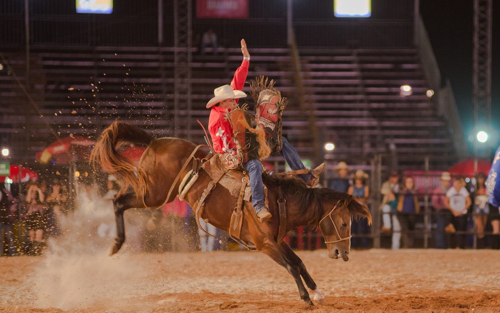 Ribeirão Rodeo Music 2018: 1ª noite de montaria em touros e cavalos ...