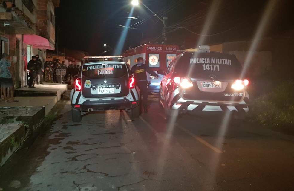 Desentendimento que terminou em morte aconteceu na Rua 11, no Bairro Alto da Mangueira, em Maracanaú, Região Metropolitana de Fortaleza — Foto: Rafaela Duarte