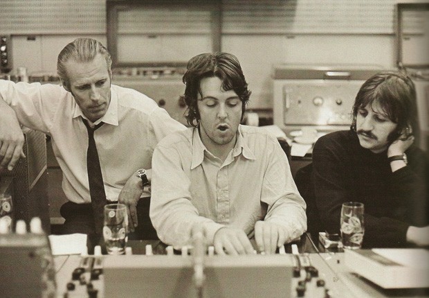 Sir George Martin com Paul McCartney e Ringo Starr (Foto: Reprodução)