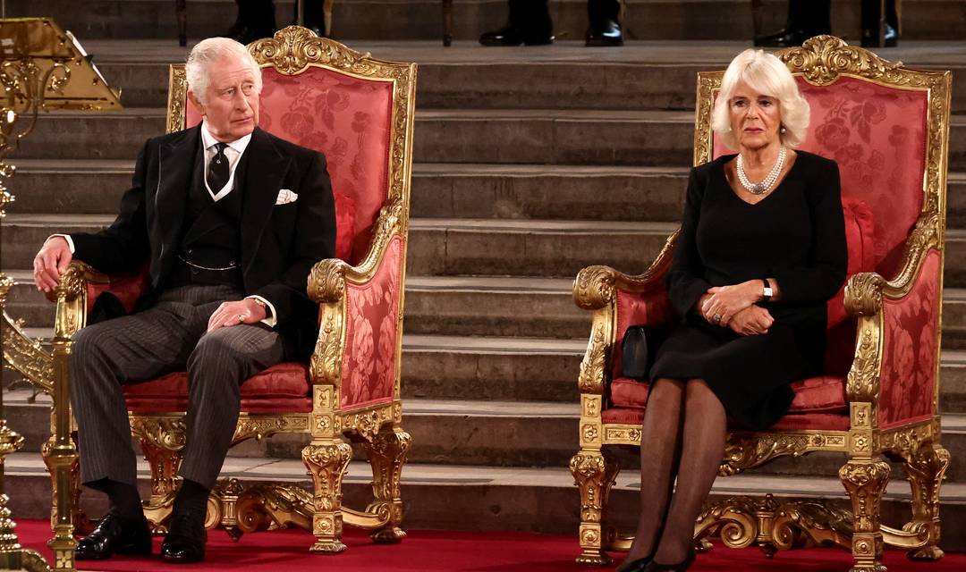 O rei Charles III e a rainha consorte Camilla na Abadia de Westminister, em 12 de setembro de 2022.