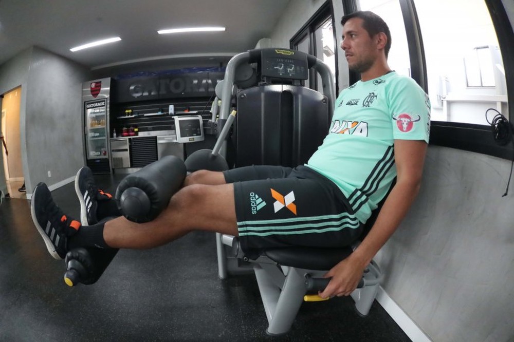 Em recuperação, Diego Alves tem programação de exercícios nas férias