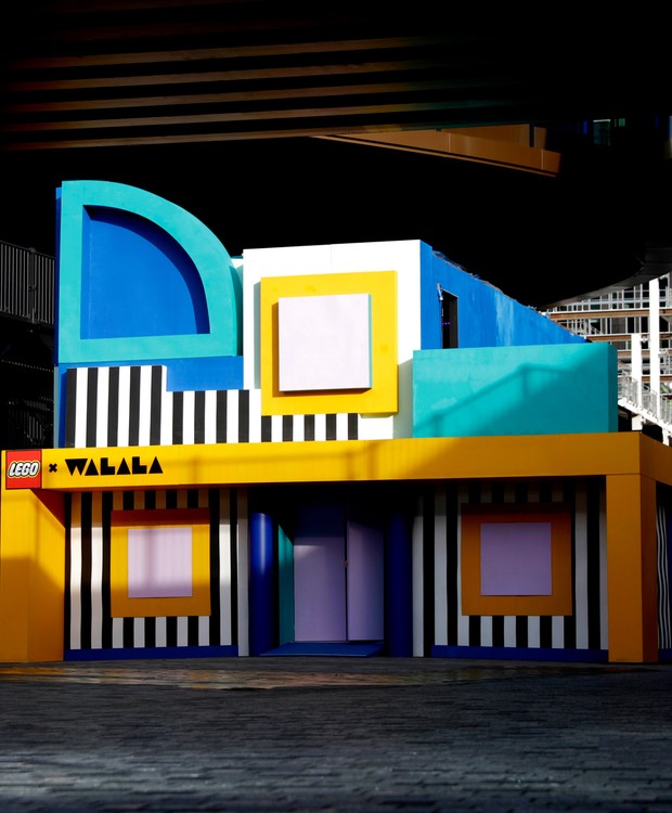 A instalação está aberta ao público em um pavilhão comercial em Londres (Foto: Lego/ Dezeen/ Reprodução)