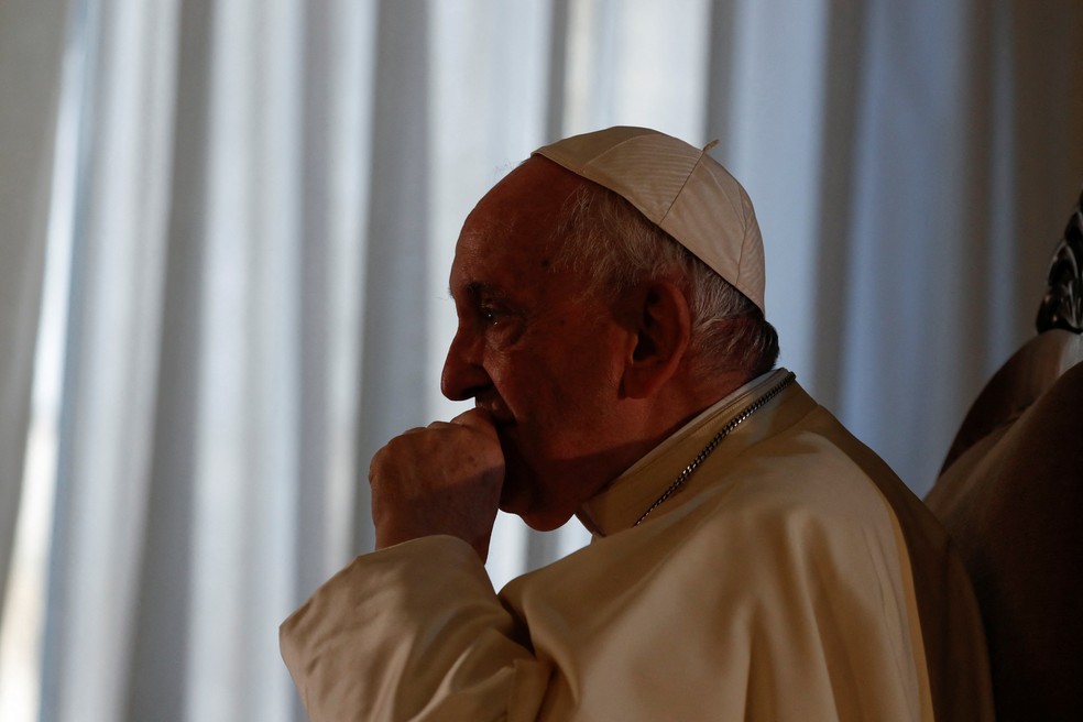Papa Francisco durante entrevista à agência Reuters, no Vaticano — Foto: Remo Casilli/Reuters
