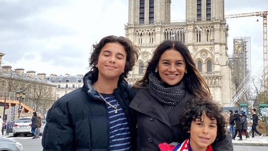 Dira Paes visita pontos turísticos de Paris com os filhos: "Melhores companhias"