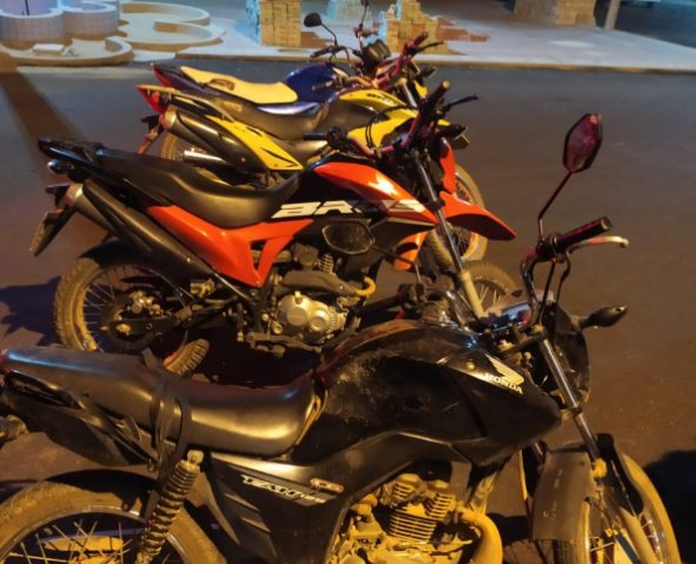 Quatro motos roubadas foram recuperadas pela Polícia Militar em Monsenhor Tabosa, no Ceará. — Foto: Polícia Militar/ Divulgação