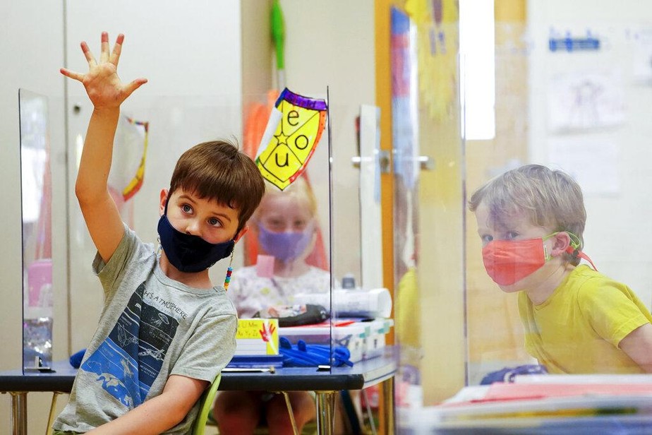 Sociedade de pediatria defende máscara e cobra exemplo responsável de Bolsonaro
