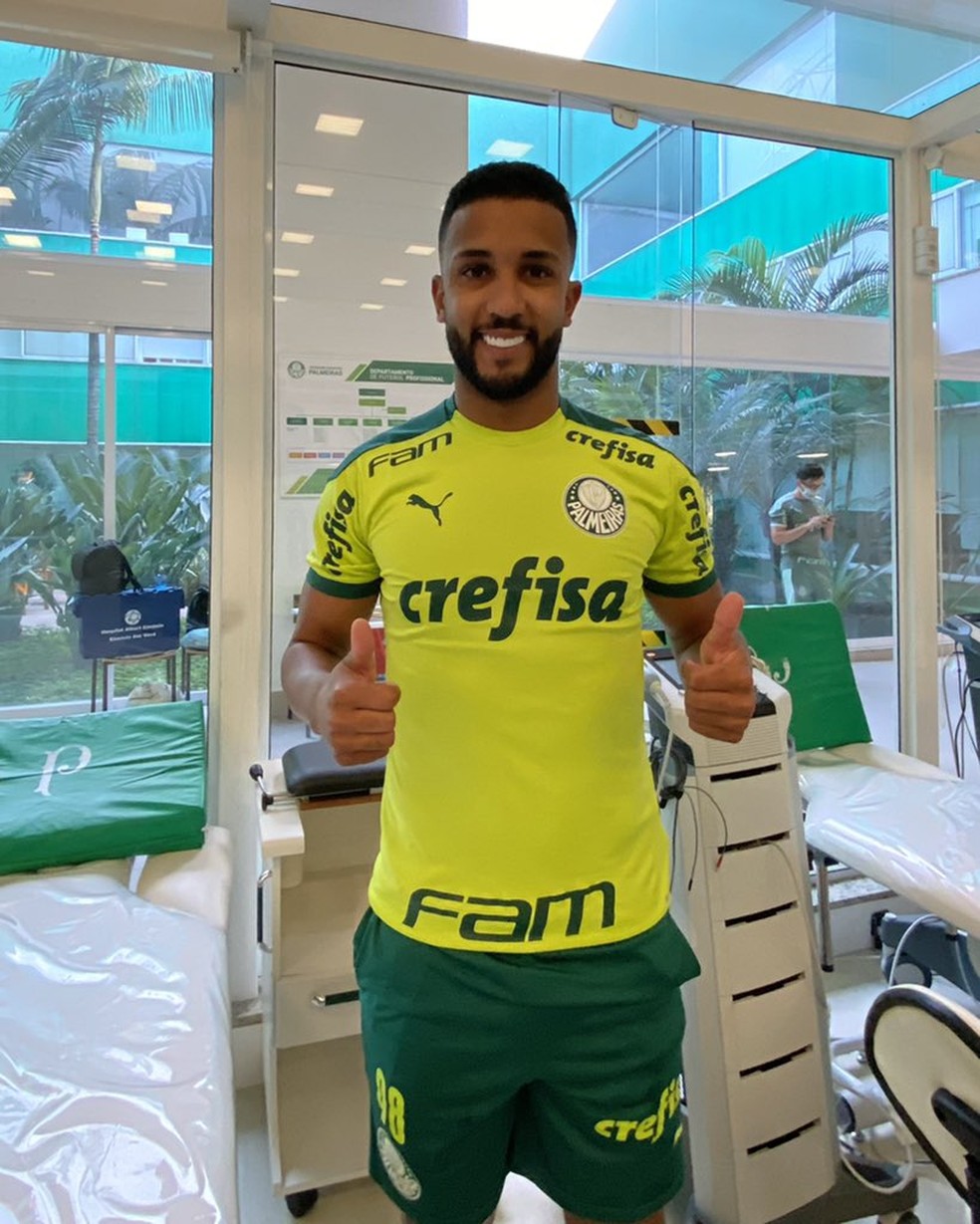 Jorge, lateral-esquerdo do Palmeiras � Foto: Reprodu��o / Twitter do Palmeiras