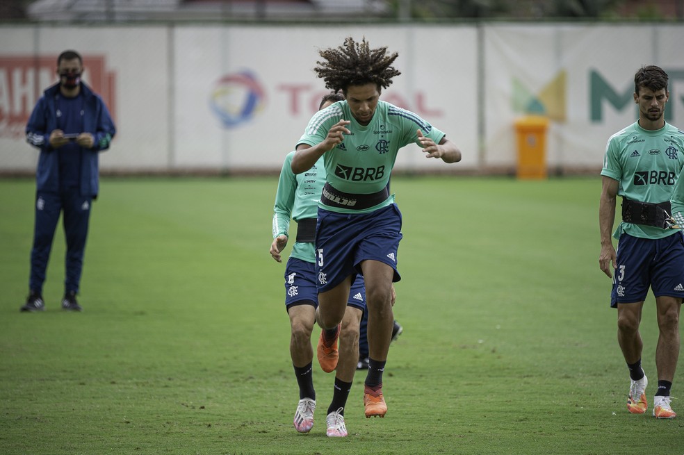 Arão durante treino do Flamengo no Ninho do Urubu — Foto: Alexandre Vidal/Flamengo