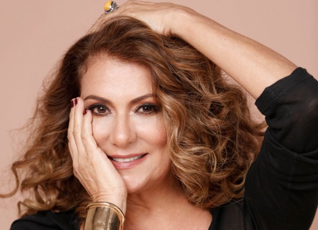 Patrycia Travassos volta aos palcos e celebra: "Os 60 são os novos 50" -  Quem | Entrevista