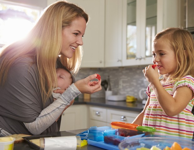 Crianças na cozinha (Foto: ThinkStock)