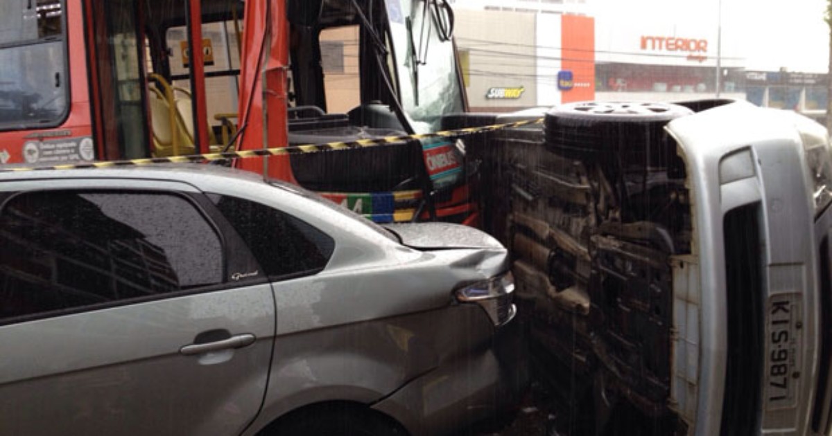 G1 Acidente Envolvendo Dois ônibus E Três Carros Deixa Feridos No