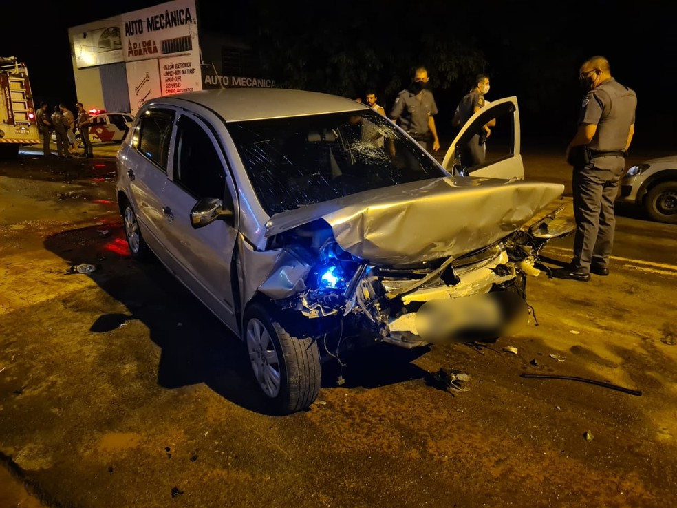 Carros bateram de frente no centro de Tupã — Foto: João Trentini/Divulgação