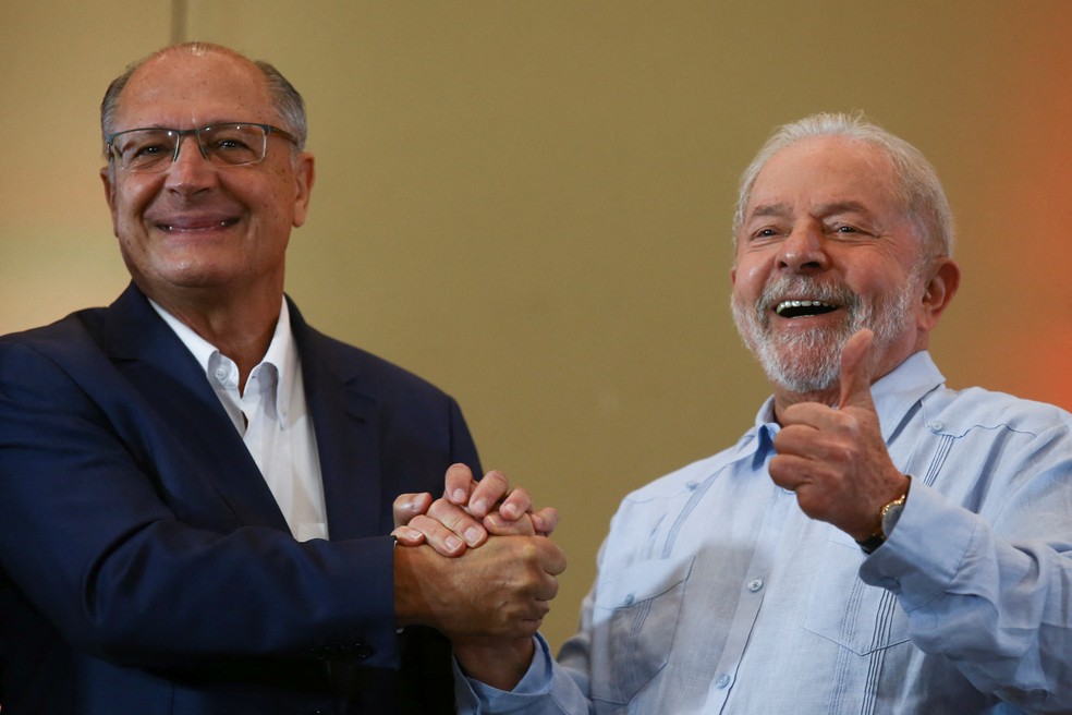 Alckmin e Lula durante reunião entre dirigentes de PT e PSB sobre aliança para as eleições de 2022 — Foto: Carla Carniel/Reuters