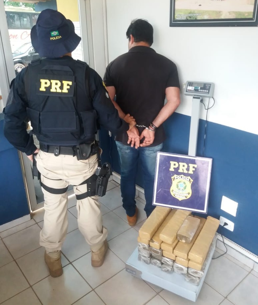 Operação apreendeu mais de 11 mil itens de contrabando e mais de 30 kg de drogas em rodovias no Acre — Foto: Reprodução/PRF-AC