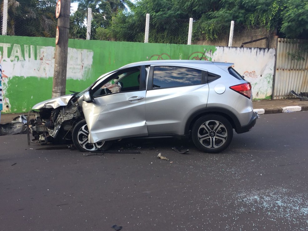 Acidente foi registrado na Avenida da Saudade (Foto: Gabriel Tibaldo/G1)
