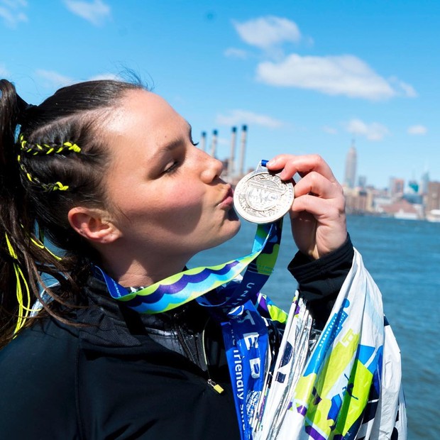 Candice Huffine: em menos de dois anos como corredora, ela já coleciona histórias e medalhas (Foto: Instagram/Reprodução)