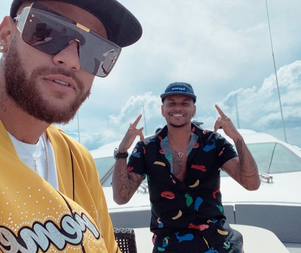 Neymar curte passeio de barco (Foto: Reprodução/Instagram)