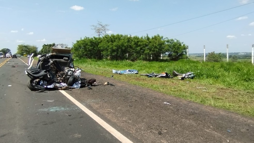 Duas pessoas morreram na Rodovia Júlio Budiski (SP-501), em Álvares Machado (SP) — Foto: Bruna Bachega/TV Fronteira