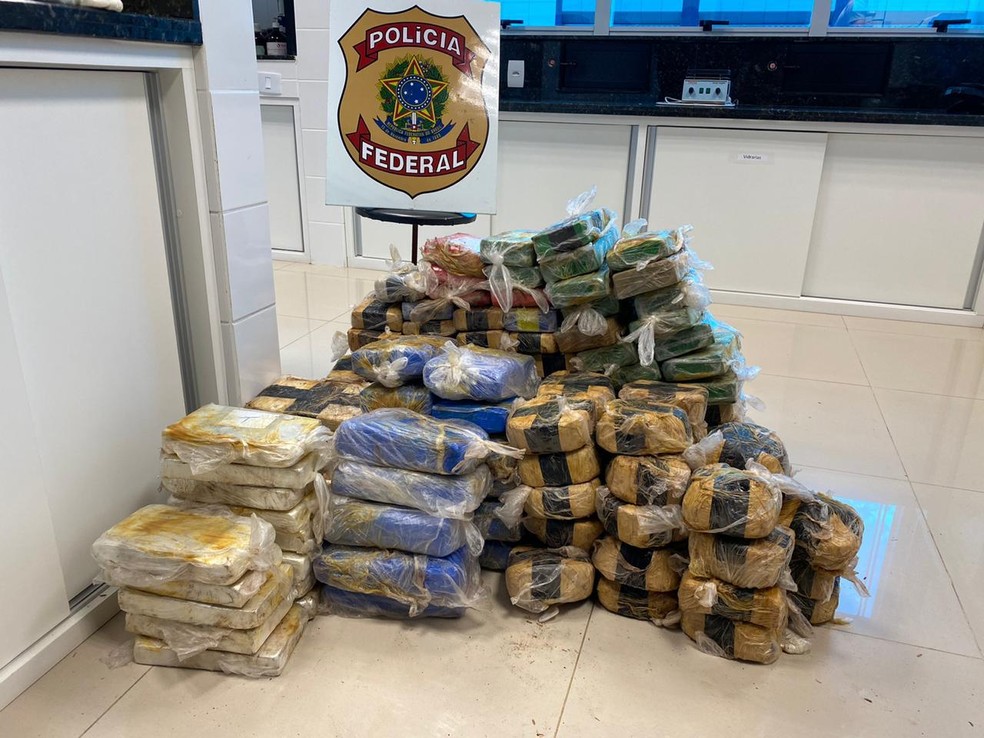 Grupo criminoso seria responsável pelo carregamento de 160 quilos de cocaína e skank apreendido em um caminhão no AC — Foto: Asscom/PF-AC
