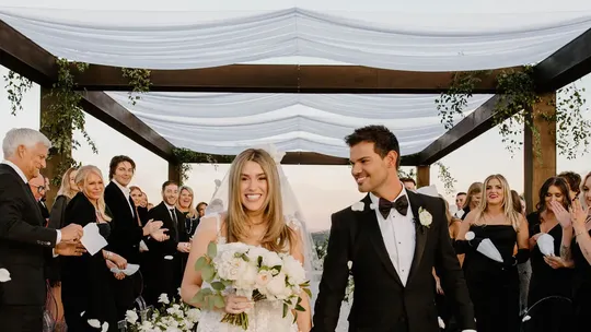 Taylor Lautner, astro de "Crepúsculo", se casa com Taylor Dome na Califórnia; veja fotos