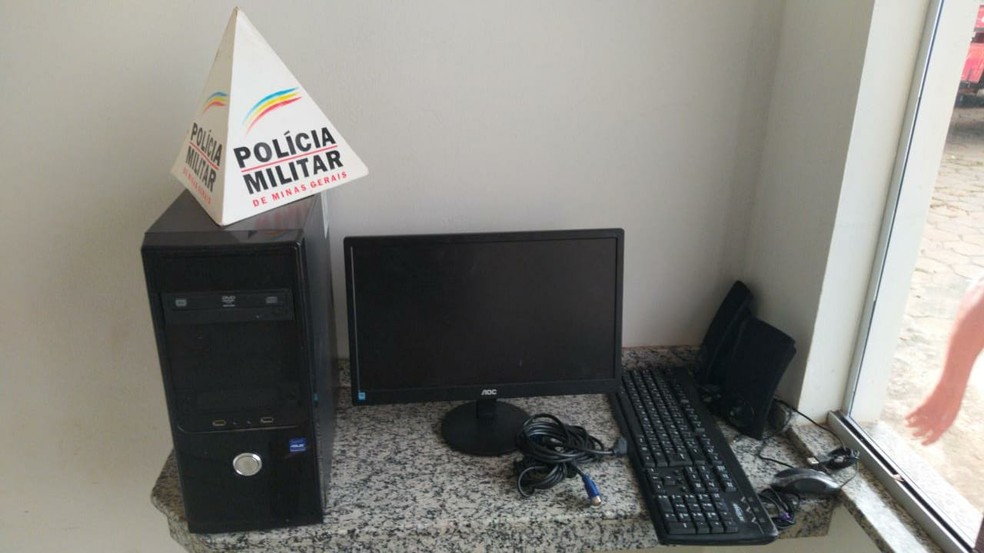 Computador apreendido pela PM — Foto: Polícia Militar / Divulgação