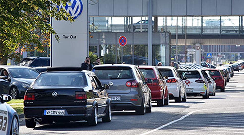 Carreata de fãs do Golf GTI em Wolfsburg (Foto: Divulgação)