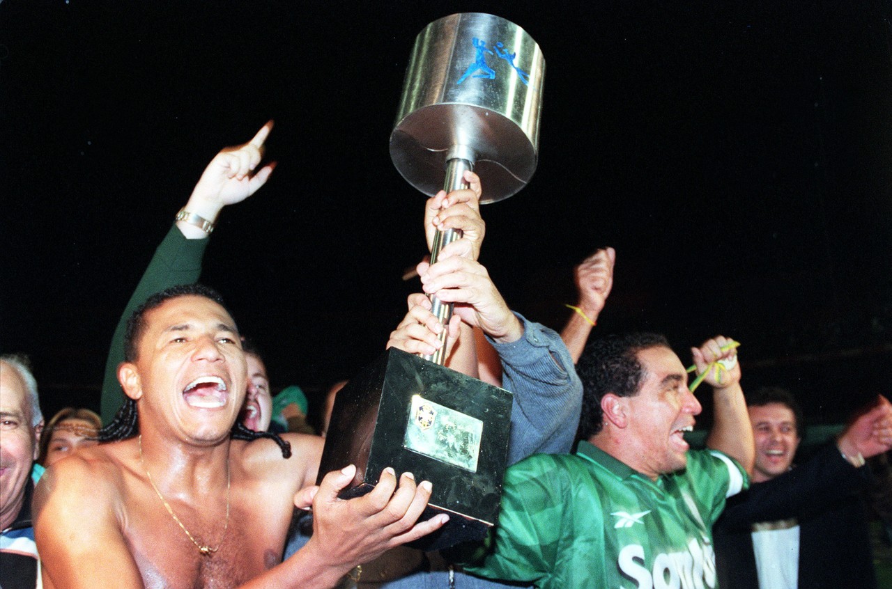 Oséas aposta no fator Felipão e prefere Borja em duelo de centroavantes gringos
