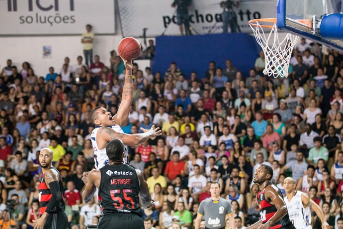 José Neto minimiza as ausências e diz que Flamengo tem muito que melhorar