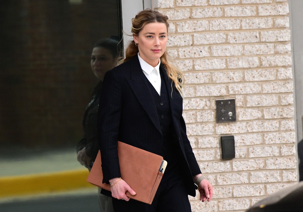 Amber Heard em um dos dias de julgamento — Foto: Getty Images