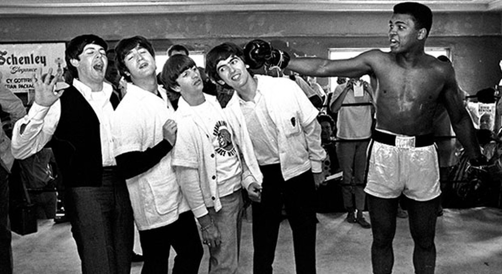 Paul McCartney, John Lennon, Ringo Star e George Harrison, integrantes dos Beatles, e Muhammad Ali. — Foto: Divulgação/Paul McCartney