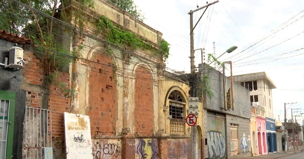 Prédios estão abandonados — Foto: TVCA/Reprodução