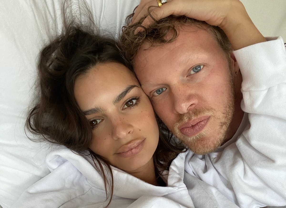 Emily Ratajkowski and Sebastian Bear-McClard are married and have a 1-year-old son together (Photo: Playback / Instagram)