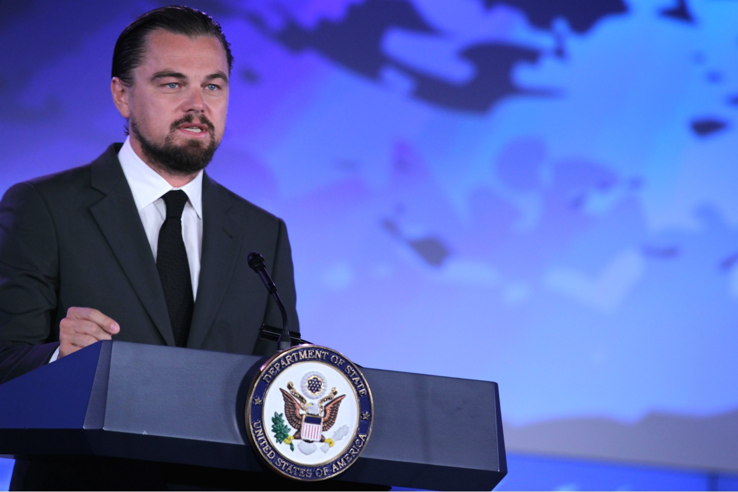 DiCaprio no Departamento de Estado norte-americano. (Foto: Getty Images)