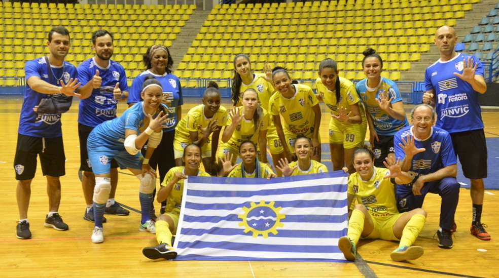 Futsal feminino joseense também faturou o título dos Jogos Abertos do Interior 2017 (Foto: Beto Faria/PMSJC)