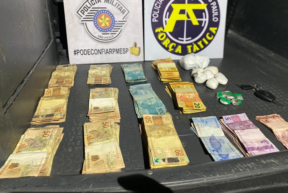 Jovem é preso com drogas em Sorocaba (SP) — Foto: Divulgação/Polícia Militar