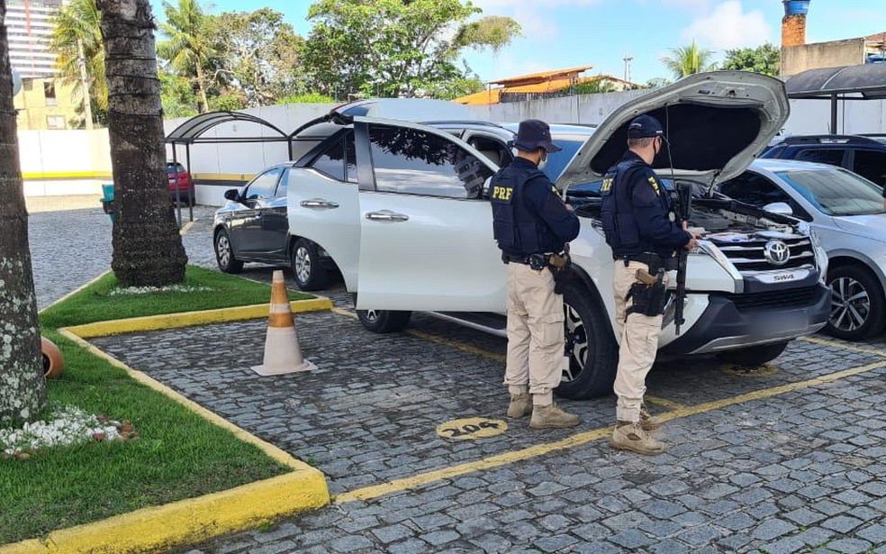 Operação prende integrantes de quadrilha de furto de gados e apreende carros de luxo — Foto: Divulgação/PRF