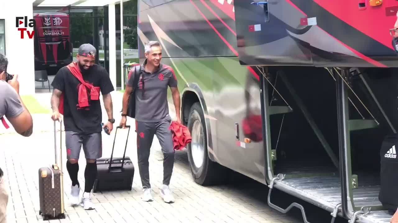 Com 29 relacionados, Flamengo deixa o Ninho rumo a Cuiabá
