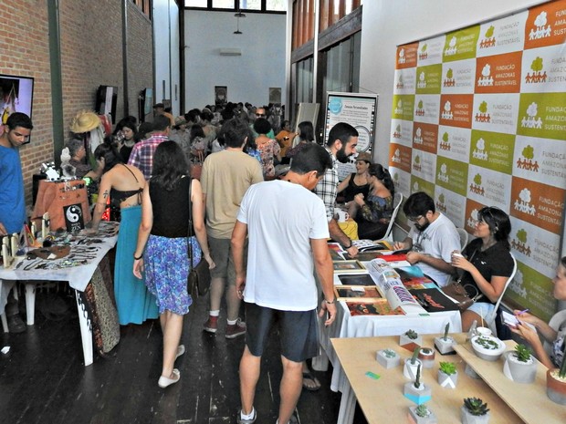 Pequenos empreendedores mostraram trabalhos criativos na 3ª FUÁ (Foto: Adneison Severiano/G1 AM)