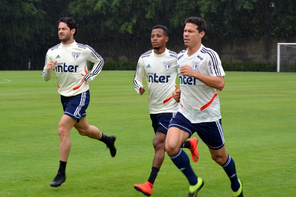 Pato, Tchê Tchê e Hernanes são três das 11 contratações para a temporada — Foto: Érico Leonan / saopaulofc.net 