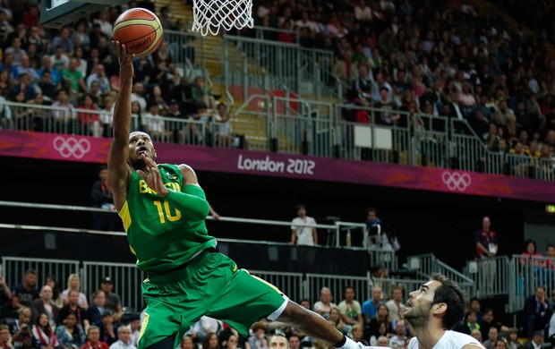 Brasil derruba Espanha no basquete e ganha de prêmio estrada mais dura