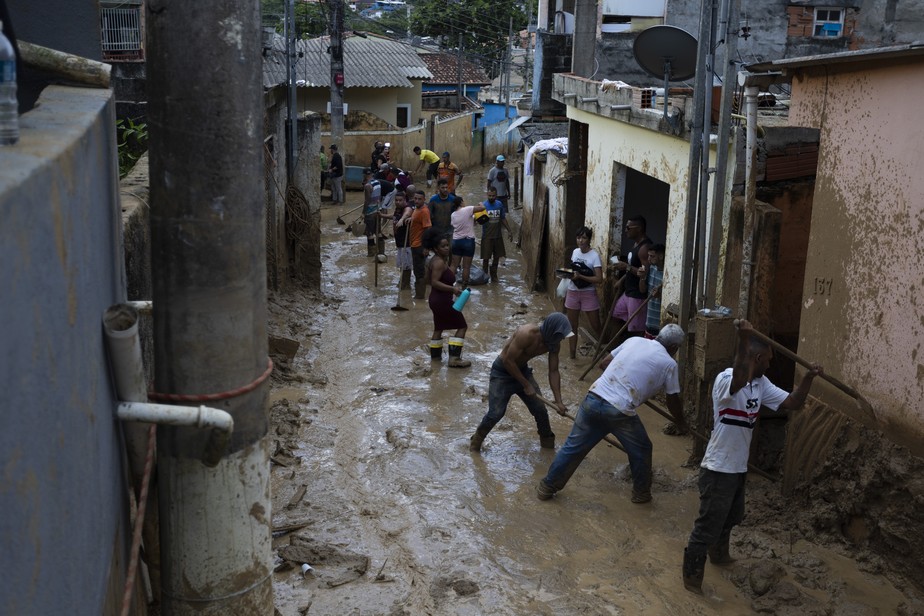 Chuva deixou rastro de destruição no Bairro Itatinga, em São Sebastião (SP)