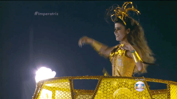 A cantora Paula Fernandes no desfile da Imperatriz Leopoldinense (Foto: Reprodução/TV Globo)