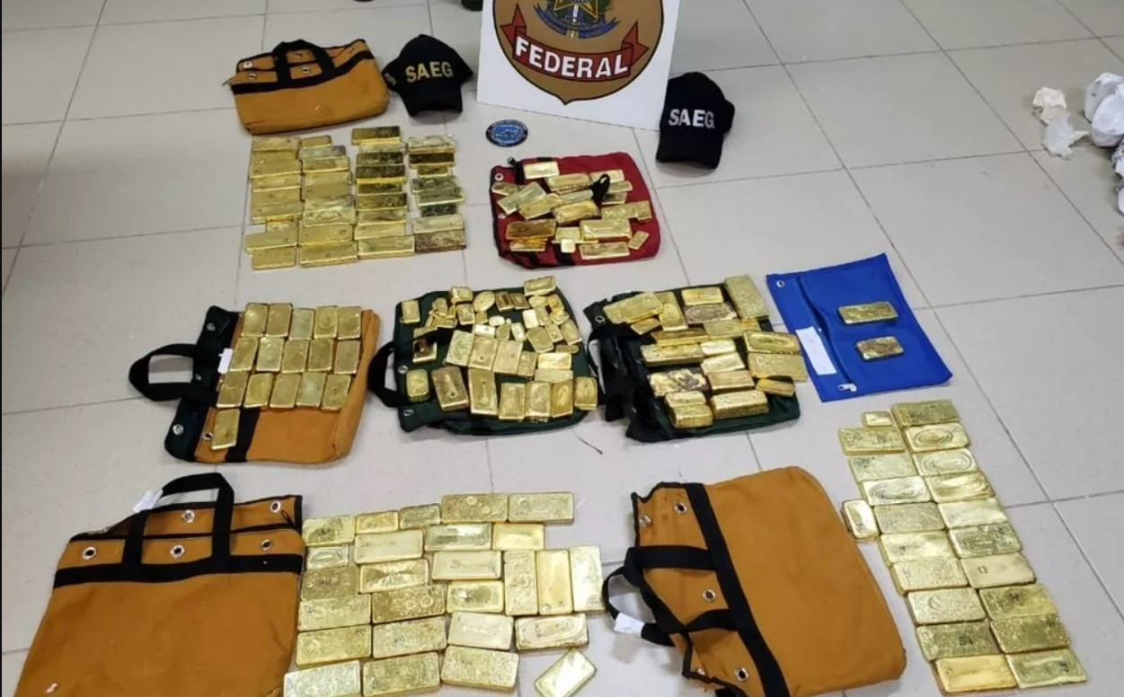 Malotes apreendidos pela PF continham cerca de 111 kg de ouro. Investigações posteriores apontam que o ouro tinha origem ilegal (Foto: Divulgação/Polícia Federal)