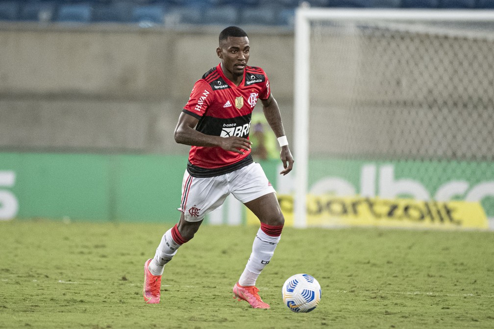 Titular contra o ABC, Ramon passa por período de transição do sub-20 para o profissional do Flamengo — Foto: Alexandre Vidal / Flamengo