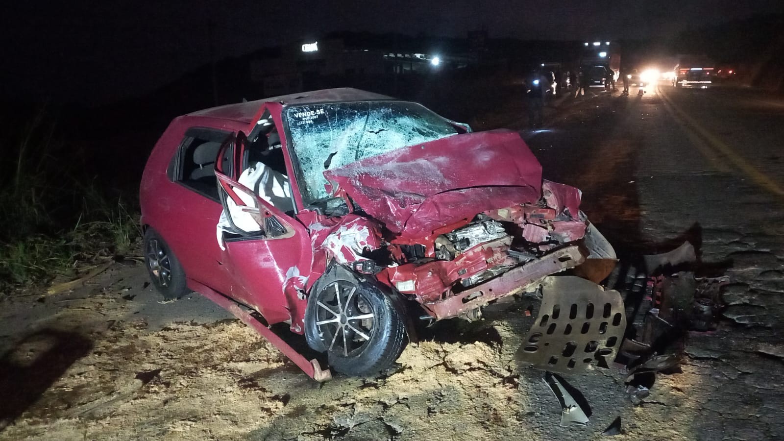 Batida entre ônibus e carro deixa 2 mortos e 11 feridos na BR-262 em Manhuaçu, na Zona da Mata