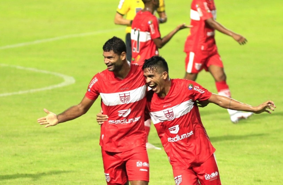 Gum comemora o primeiro gol com a camisa do CRB — Foto: Ailton Cruz/Gazeta de Alagoas