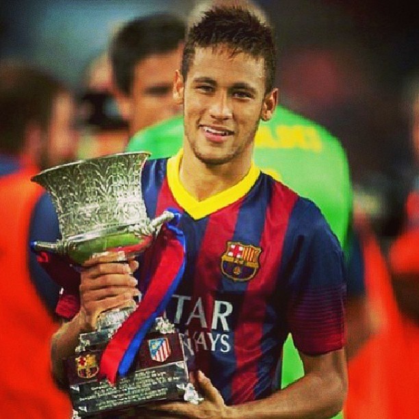 Após título, Neymar visita cartão postal de Barcelona - Quem