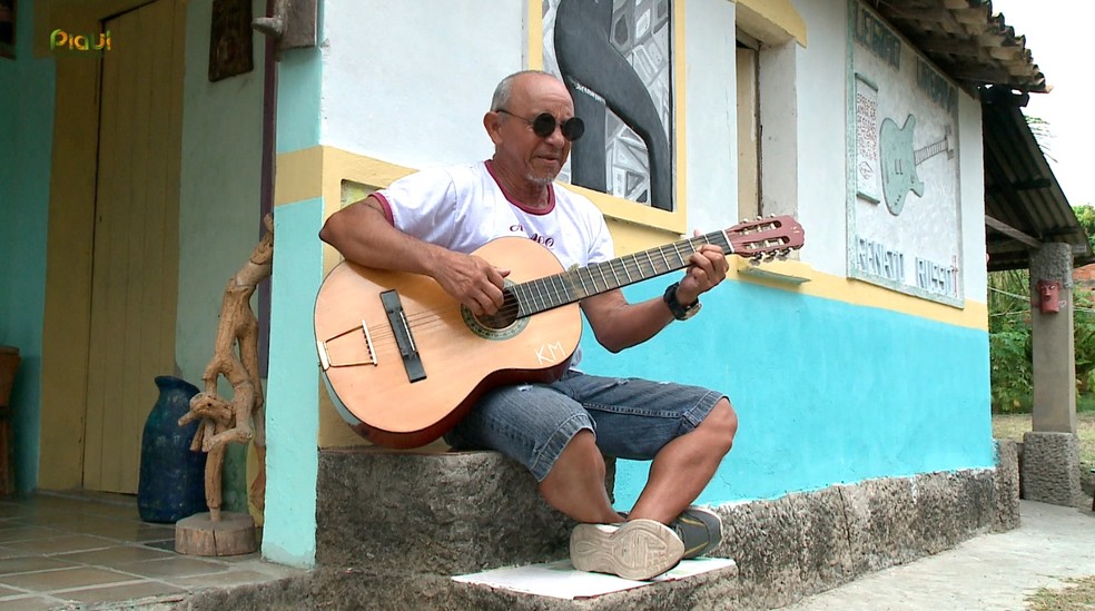 Di Carvalhi também é músico — Foto: Reprodução /TV Clube
