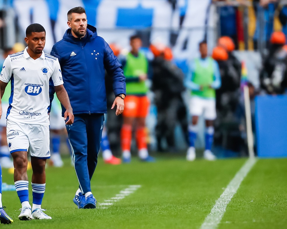 Cruzeiro: Gasolina se diz pronto para 90 minutos, mas Pezzolano vê lateral ainda afogado